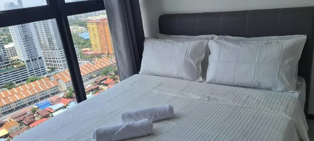 Urban Suites Georgetown Penang - Sea View & Georgetown View - High Floor - Exclusive & Cozy Stay 0*, George Town