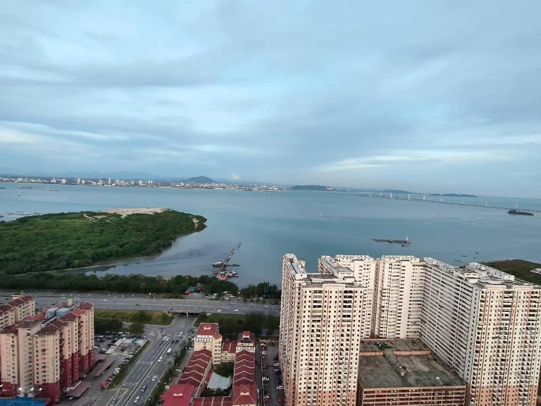 Urban Suites Georgetown Penang - Sea View & Georgetown View - High Floor - Exclusive & Cozy Stay 0*, George Town