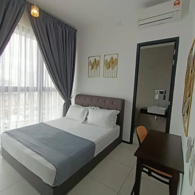Urban Suites Georgetown Penang - Sea View & Georgetown View - High Floor - Exclusive & Cozy Stay 0*, George Town